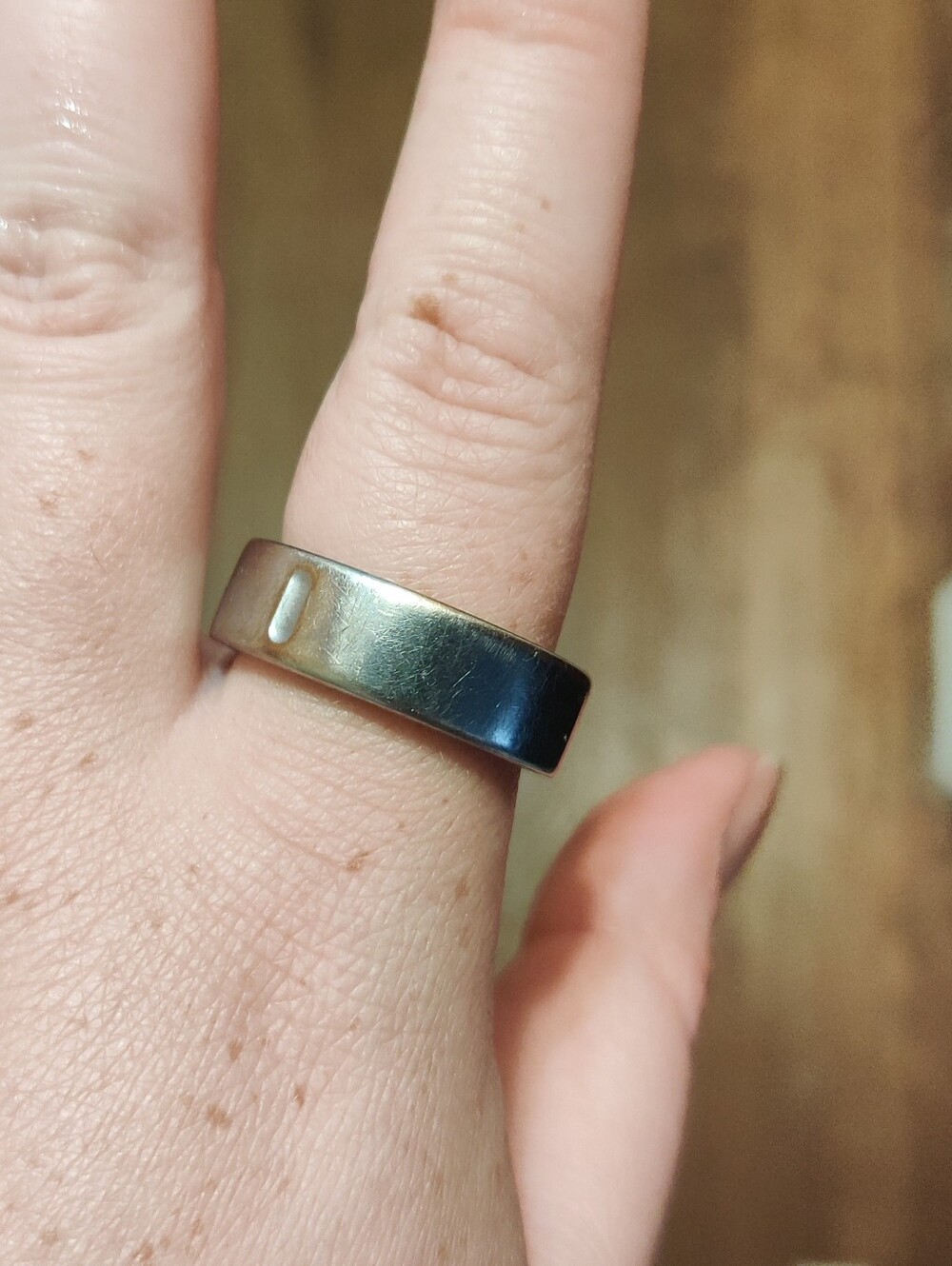 Silver Oura Ring Generation 4 Size 12 and charging base